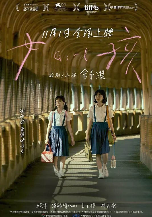 灌翻女邻居不顾幼儿园孩子在家按在床上使劲爆操女邻居大屁股 - 91仓库